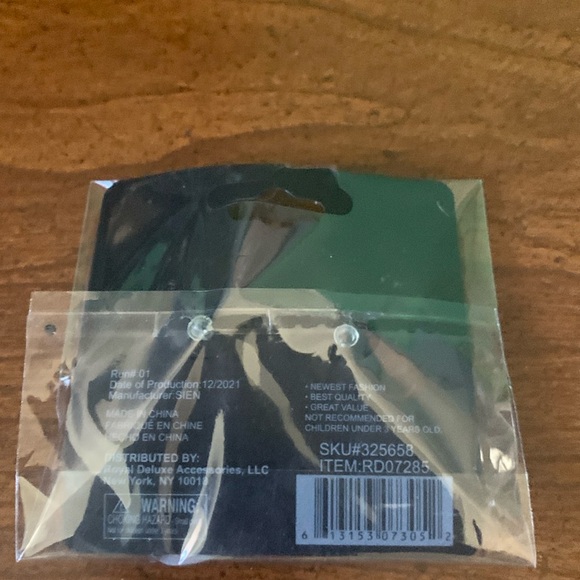 *Clearance-Final* NWT Royal Deluxe Fashion Jewelry Ice Gray Dangle Earrings - Picture 4 of 4